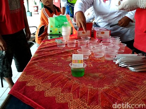 Urine Subarlan warga hijau/