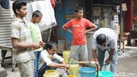 Air yang disuplai oleh perusahaan air setempat ini menyediakan keran-keran gratis bagi warga lokal di titik-titik tertentu (dari pengamatan, setiap penggal jalan ada satu keran) (Masaul/detikTravel)