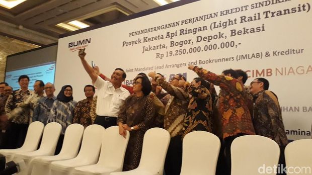 Luhut Hingga Sri Mulyani Selfie Usai KAI Dapat Pinjaman Proyek LRT