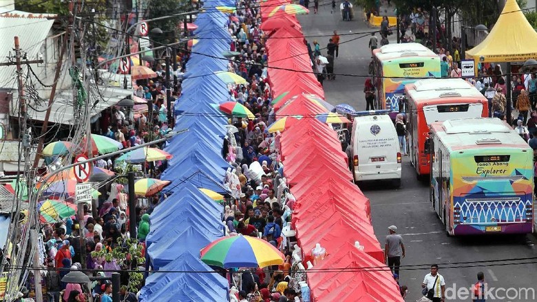 Sandiaga: Penempatan PKM di Depan Stasiun Tanah Abang Sementara Sandiaga: Penempatan PKM di Depan Stasiun Tanah Abang Sementara