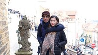 Bunga Zainal dan sang suami, Sukhdev Singh berlibur ke Eropa. Foto: Bunga Zainal / Instagram@bungazainal05