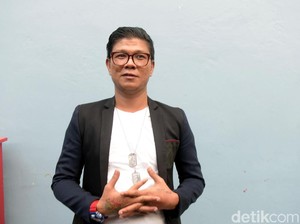Babang Tamvan Klarifikasi Soal Wajahnya Hampir Ditendang Ayu Ting Ting