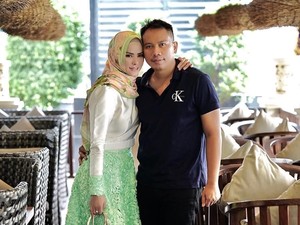 Jawaban Angel Lelga soal Video Nikah dengan Vicky Prasetyo