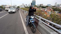 Penutupan Jalan Jatibaru Raya diberlakukan setiap hari pada pukul 08.00 sampai 18.00 WIB.