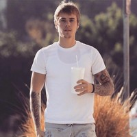 Di antara hubungan asmaranya dengan Selena Gomez yang sering putus-sambung, Justin Bieber memiliki catatan dekat dengan banyak model. Berkat Justin, nama-nama model cantik berikut pun makin terkenal. Foto: Instagram (Justin Bieber)