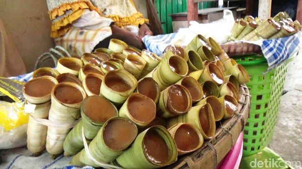 Salah satu makanan tradisional yang uni asal Purworejo, Clorot