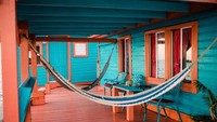 Penginapan yang ditawarkan sangat cocok bagi para petualang mandiri. Sehingga pengunjung harus membawa cukup daging, sayuran dan minuman untuk mereka menginap. (AirBnB)