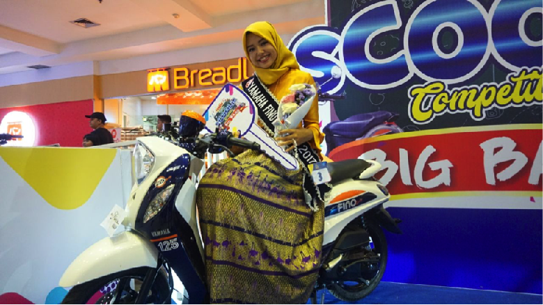 Brenda Qaulani Tsaqila, siswi SMA Negeri 1 Gambut Kabupaten Banjar dinobatkan sebagai All New Fino Tubeless dan Ban Lebar Ambassador wilayah Kalselteng (Foto: dok. Yamaha Indonesia) Brenda Qaulani Tsaqila, siswi SMA Negeri 1 Gambut Kabupaten Banjar dinobatkan sebagai All New Fino Tubeless dan Ban Lebar Ambassador wilayah Kalselteng (Foto: dok. Yamaha Indonesia)