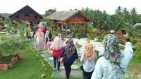 Menjelang libur Tahun Baru, suasana destinasi ini makin ramai dikunjungi wisatawan. Sejak dibuka setahun terakhir, waduk ini jadi tempat wisata yang ramai diperbincangkan di kalangan traveler. (Datuk Haris/detikTravel)