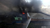Sebelumnya kebakaran Blok III Pasar Senen ini terjadi pada 25 Februari 2014 sejak pukul 04:00 wib. Foto: Grandyos Zafna