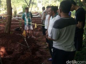 Polisi Tangkap Pencuri Tali Kafan di Makam Warga di Tangsel
