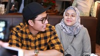Meski tak mengecek jenis kelamin sang bayi, mereka pun berharap bisa mendapatkan bayi perempuan. Pool/Palevi S/detikFoto.