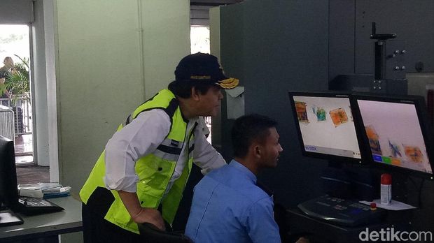 Agus meninjau SCP yang ada di Bandara Soekarno-Hatta
