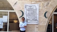 Foto: Lewat Instagram, Fedi membagikan momen saat dia mengunjungi spot-spot wisata religi di Timur Tengah. Ini saat Fedi Nuril berada di Masjid Sayyidina Umar bin Khattab di Yerusalem, Palestina. (Instagram/Fedi Nuril)