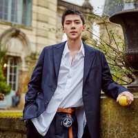 Artis KPop lain yang masuk dalam daftar ini adalah Sehun. Ia memang dikenal sebagai visual di boyband EXO. Foto: Instagram/Getty Images