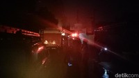 SPBU Jagakarsa, Jakarta Selatan, terbakar. Polisi mengatakan kebakaran berasal dari mobil tangki. (Foto: Ardi Cahya Rosyadi/detikcom)
