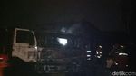 Foto: Sisa Bangkai Truk Tangki yang Terbakar di SPBU Jagakarsa