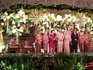 Jokowi Hadiri Pesta Pernikahan Putri Mensesneg