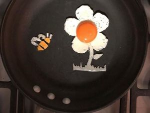 Unik! Telur Goreng Berbentuk Bunga, Wajah Manusia Hingga Serigala
