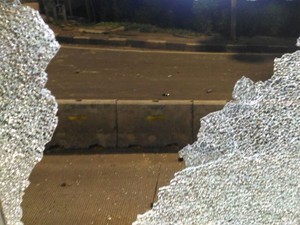 Buntut Tawuran Warga, Kaca di Halte TransJ Pasar Rumput Pecah