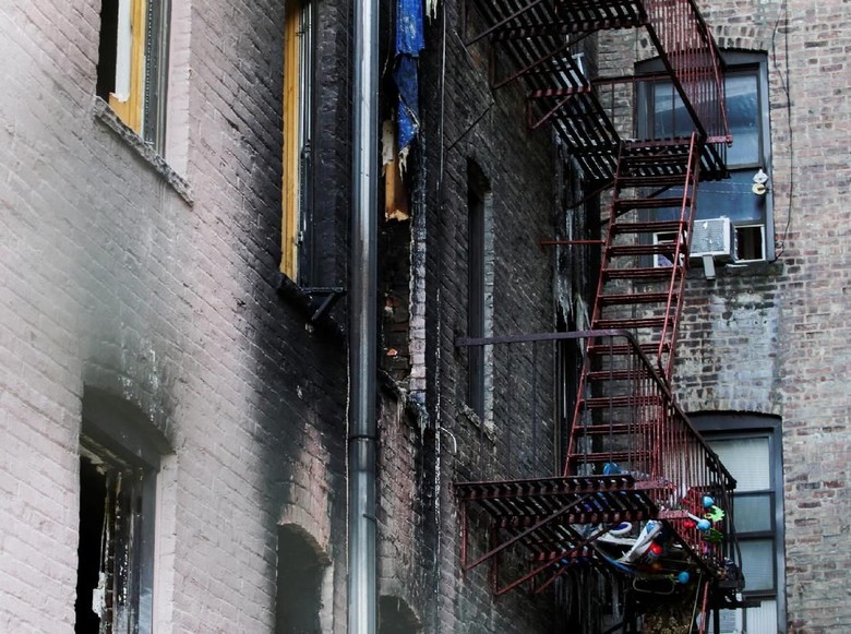 Kebakaran di Apartemen New York Dipicu Balita yang Main Kompor Kebakaran di Apartemen New York Dipicu Balita yang Main Kompor