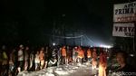 Foto: Sisa Bangkai Truk Tangki yang Terbakar di SPBU Jagakarsa