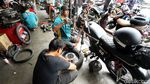 Jelang Liburan Malam Tahun Baru, Bengkel Motor Laris Manis