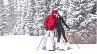 Bahkan saat sedang main Ski bersama. Foto: (instagram Shandy Aulia)