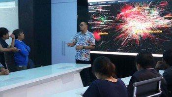 Sejak kemarin mesin crawling atau mesin pengais konten negatif atau dinamakan AIS ini telah berfungsi. Dengan Mesin AIS ini, maka kita mendapatkan kecepatan dan volume yang besar dalam mengecek mana-mana konten negatif. Kemampuannya memberikan dokumentasi yang baik, kata Menkominfo Rudiantara. (Foto: detikINET/Agus Tri Haryanto)