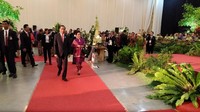 Foto: Jokowi dan Iriana tiba di lokasi resepsi, Jogja Expo Center, Jl Raya Janti, Banguntapan, Bantul, DIY. Fotografer: Danu Damarjati/detikcom
