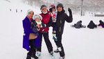 Seru! Ayu Dewi Nikmati Salju di Jepang