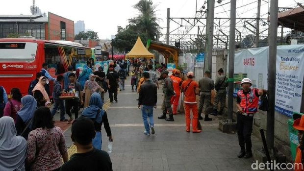 Libur Tahun Baru, Begini Suasana di Lokasi PKL Tanah Abang