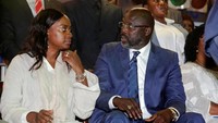 Setelah gantung sepatu, George Weah mulai meniti karier politiknya dengan membentuk Partai Congress for Democratic Change. Perjalanan ini mengalami jatuh-bangun. Apalagi ia gagal duduk sebagai presiden Liberia pada Pemilu 2005. Thierry Gouegnon/Reuters.