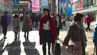 Gracia Indri tampil dengan jaket tebal menikmati liburannya di Jepang. (instagram Gracia Indri)