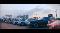 Meski tak terlalu cocok untuk digunakan di negara yang memiliki suhu panas tinggi, ternyata peminat mobil Porsche di Asia tak kalah bila diadu dengan Eropa. Hal tersebut dibuktikan dari acara reuni tahunan Porsce 911 di Thailand yang tercatat sebagai perkumpulan mobil Porsche terbesar yang pernah ada. Foto: Pool (Youtube)