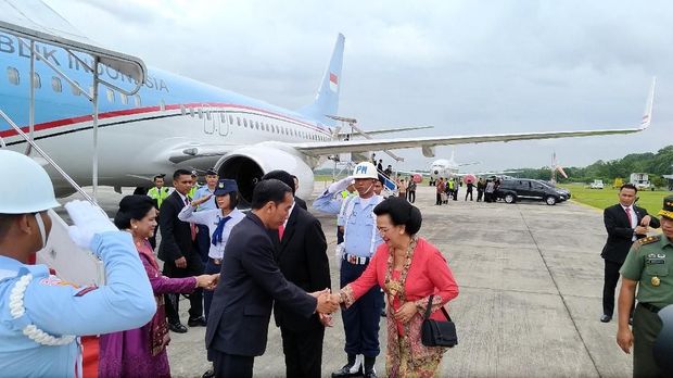 Presiden Jokowi disambut Gubernur DIY Sri Sultan HB X.