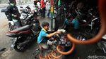 Jelang Liburan Malam Tahun Baru, Bengkel Motor Laris Manis