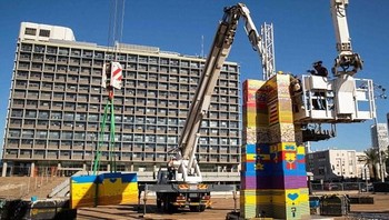 Menurut catatan Guinness World Records, rekor menara Lego tertinggi dunia sebelumnya adalah Italia dengan tinggi 115 kaki alias 35,05 meter. Foto: Ist/Interne