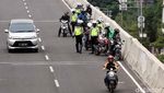 Polisi Tilang Pemotor yang Menerobos JLNT Casablanca