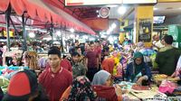 Malam Minggu, Jokowi Ajak Anak dan Menantu Jalan-jalan di Malioboro