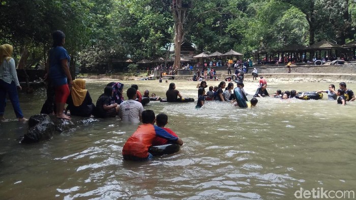 Sempat Diterjang Air Bah, Objek Wisata Bantimurung Ramai Liburan Tahun Baru