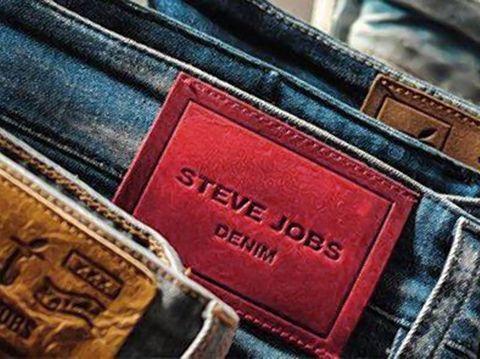 Ketika Steve Jobs Dipakai Jadi Brand Busana di Italia