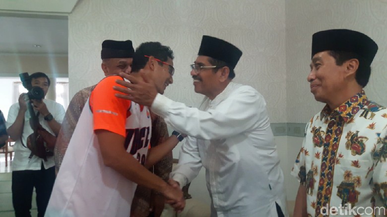 Canda Sandiaga ke Ulama dan Habib soal Baju Basket Canda Sandiaga ke Ulama dan Habib soal Baju Basket