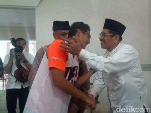 Canda Sandiaga ke Ulama dan Habib soal Baju Basket