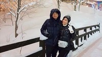 Ada pula Ayu Dewi yang menikmati salju di Jepang. Foto: (instagram Ayu Dewi)