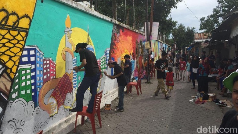 Tambah Cantik Lorong Warna warni Makassar Diberi Mural