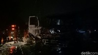 Pihak Pemadam Kebakaran menyatakan tidak ada korban luka maupun jiwa akibat kebakaran di SPBU Jagakarsa, Selatan. Petugas masih bersiaga di lokasi. (Foto: Gibran Maulana Ibrahim/detikcom)