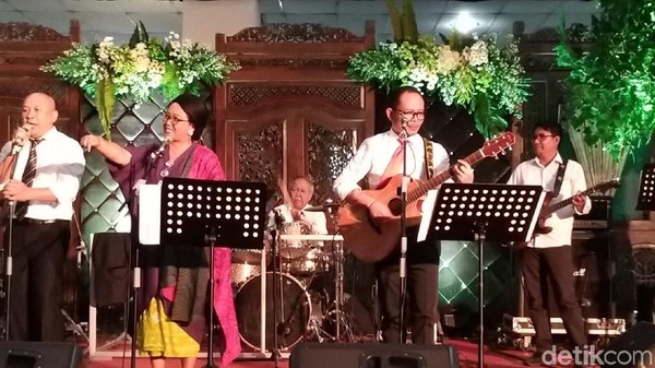 Begini Aksi Panggung Elek Yo Band! Grup Musik Menteri Kabinet Kerja