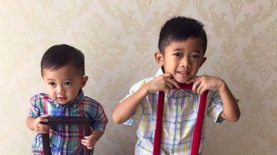 Airlangga dan Sakti, 2 Jagoan Ibas-Aliya Rajasa