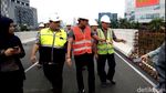 Foto: Ekspresi Sandi Lihat Proyek Flyover Pancoran yang Molor